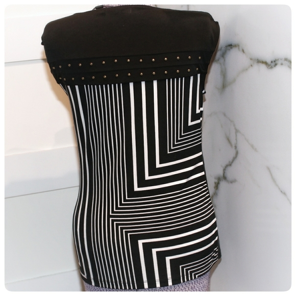 NWT-Calvin Klein sleeveless top XS/S - Picture 3 of 5